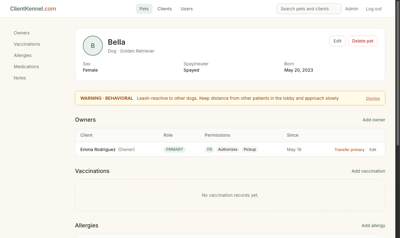 ClientKennel pet profile showing Bella's details, behavioral alert, owners and vaccinations